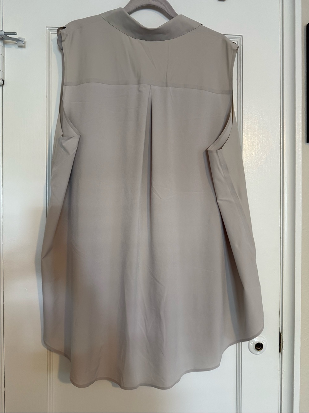 Athleta Urbanite II Sleeveless Button-Front Blouse in Light Gray/Tan - Picture 2 of 5